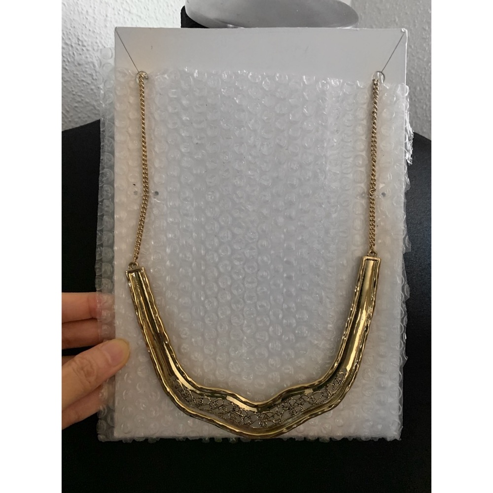 BCBGeneration NECKLACE ANTIQUE STYLE GOLD TONED